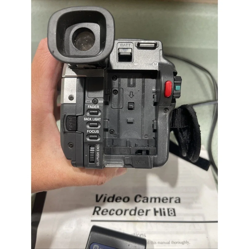 Sony Handycam Vision CCD-TRV108 Video Hi8 Camcorder 460x Digital Zoom 2002 Works